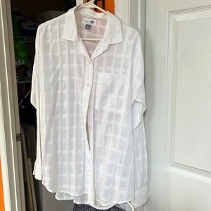 Long sleeve white blouse.